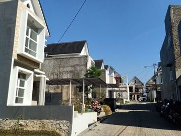 RUMAH 2 LANTAI DI CIMAHI 15 MENIT KE EXIT TOL BAROS DP SUKA-SUKA ANDA.