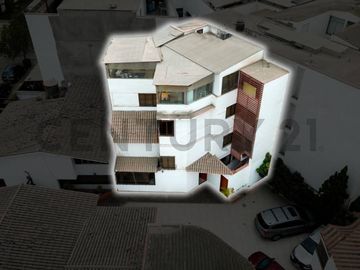 CASA DE 4 PISOS EN VENTA