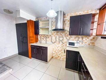 CASA DE 4 PISOS EN VENTA