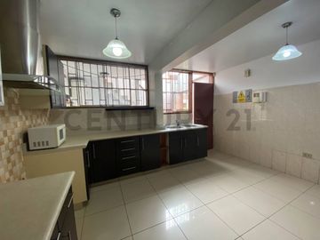 CASA DE 4 PISOS EN VENTA