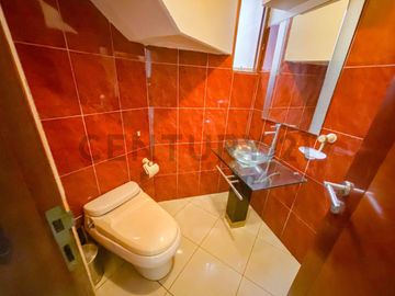 CASA DE 4 PISOS EN VENTA