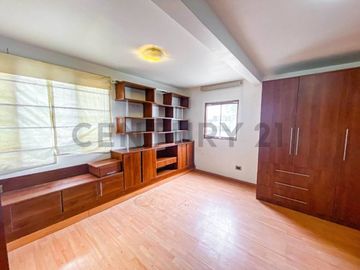CASA DE 4 PISOS EN VENTA