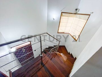 CASA DE 4 PISOS EN VENTA