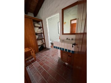 CASA EN VENTA A ORILLA DEL LAGO 