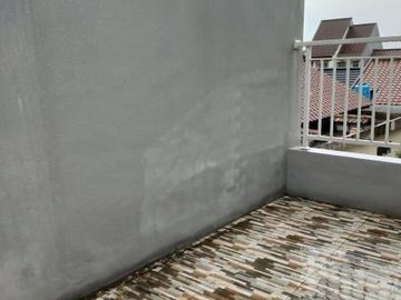 Rumah hook minimalis cantik 2 lt di Cluster Teras Legian Tanah Baru Depok 1,3 M