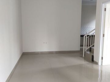 Rumah hook minimalis cantik 2 lt di Cluster Teras Legian Tanah Baru Depok 1,3 M
