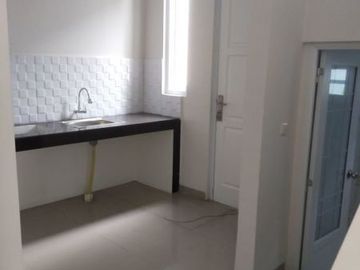 Rumah hook minimalis cantik 2 lt di Cluster Teras Legian Tanah Baru Depok 1,3 M