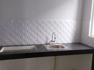 Rumah hook minimalis cantik 2 lt di Cluster Teras Legian Tanah Baru Depok 1,3 M