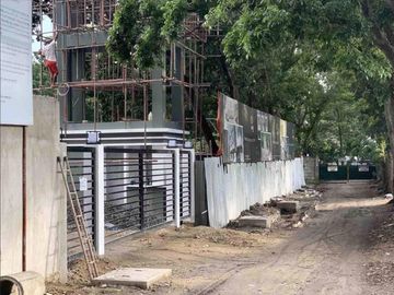 Townhouses for Sale in 138 East Overlook in Banawa