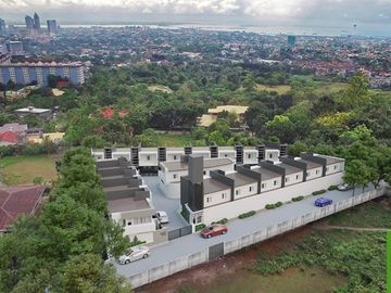 Townhouses for Sale in 138 East Overlook in Banawa