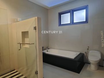 Dijual Rumah Mewah Siap Huni Dengan Pool Di Pondok Indah