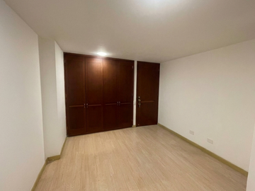 apartamento en arriendo en santa barbara central-usaquén. Cod A1409238