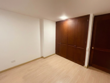 apartamento en arriendo en santa barbara central-usaquén. Cod A1409238