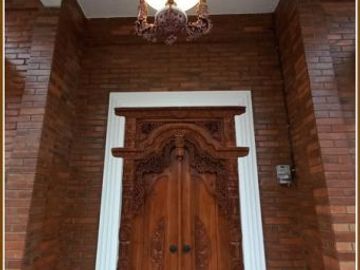 RUMAH JAWA KLASIK DALAM CLUSTER BERKEAMANAN DI PRAMBANAN