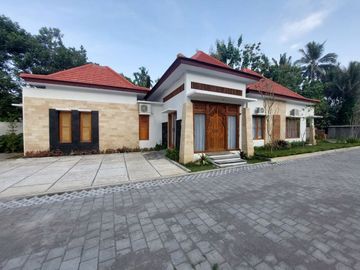 DIJUAL CEPAT! VILLA PREMIUM ALA SULTAN DI MAGELANG DEKAT CANDI BOROBUDUR FULL FURNISHED