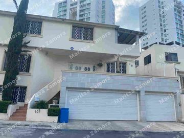 Venta de Casa en Colonia Satelite 2o sector, Monterrey N.L.
