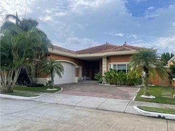 VENTA DE CASA EN SUNSET COAST, COSTA SUR
