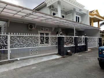 Rumah besar dan luas dalam perumahan condong catur