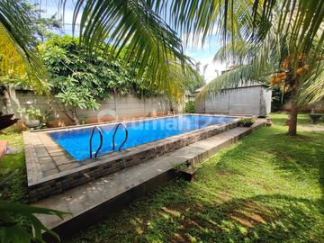 Tanah Ada Bungalow, Mini Bar, Pool, Luas 600 M, Di Jagakarsa