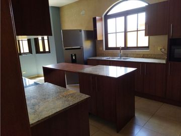 AB Se Vende Casa Dúplex en Costa Sur $ 524k