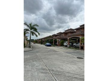 AB Se Vende Casa Dúplex en Costa Sur $ 524k