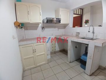 ✨ ¡OPORTUNIDAD ÚNICA! ✨

🏠 Casa Urbana en Venta 🏡
📍 La Esperanza, Sector Central, a solo media cuadra de Av. Tupac Amaru y a 2 cuadras de PRECIO UN