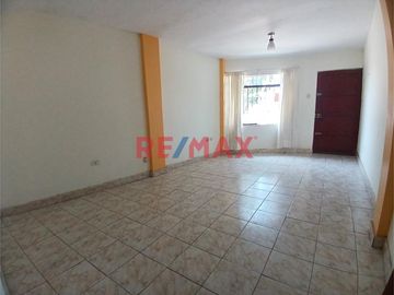✨ ¡OPORTUNIDAD ÚNICA! ✨

🏠 Casa Urbana en Venta 🏡
📍 La Esperanza, Sector Central, a solo media cuadra de Av. Tupac Amaru y a 2 cuadras de PRECIO UN
