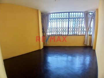 ✨ ¡OPORTUNIDAD ÚNICA! ✨

🏠 Casa Urbana en Venta 🏡
📍 La Esperanza, Sector Central, a solo media cuadra de Av. Tupac Amaru y a 2 cuadras de PRECIO UN