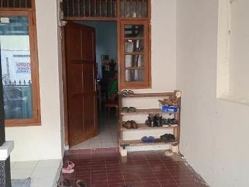 Rumah di Serua Ciputat, Tangerang Selatan. Murah Strategis