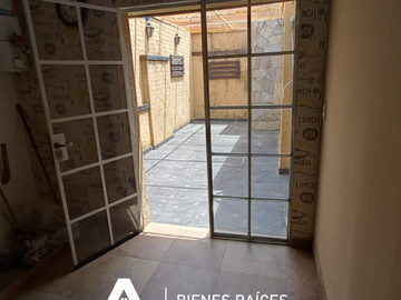 Vendemos casa de 2 dorm y garaje con excelente ubicación (zona plaza Mójica.)