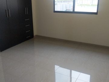 Venta casa en urbanización Mallorca Village, via Samborondon Salitre, Guayaquil