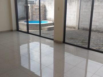 Venta casa en urbanización Mallorca Village, via Samborondon Salitre, Guayaquil