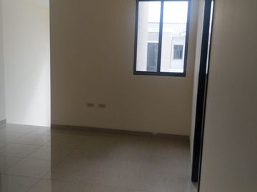 Venta casa en urbanización Mallorca Village, via Samborondon Salitre, Guayaquil