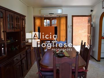 DEPARTAMENTO 2 AMBIENTES ZONA CENTRO CON COCHERA