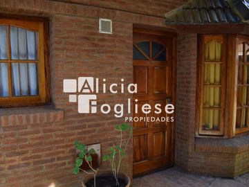 DEPARTAMENTO 2 AMBIENTES ZONA CENTRO CON COCHERA