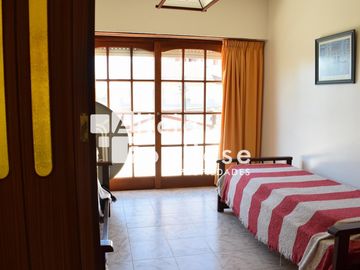 DEPARTAMENTO 2 AMBIENTES ZONA CENTRO CON COCHERA