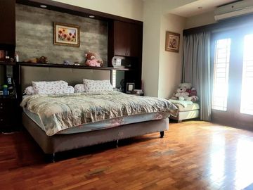Rumah Megah dan Mewah di Giri Loka BSD City, Strategis