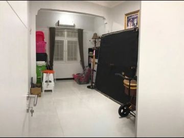 Dijual rumah semi furnish Pakuwon indah VBI Surabaya*