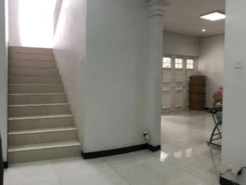 Dijual rumah semi furnish Pakuwon indah VBI Surabaya*