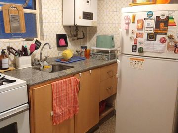 Vende Dpto Monoambiente Con Balcon Al Frente Y Cocina Separada