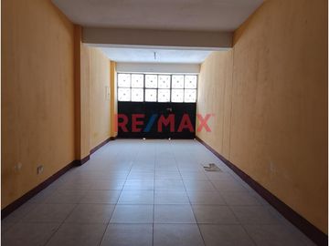 🏡 ¡OCASIÓN ÚNICA EN TRUJILLO!

¿Buscas una propiedad amplia, versátil y lista para seguir construyendo? ¡Esta es tu oportunidad!
📍 Ubicada en Centr