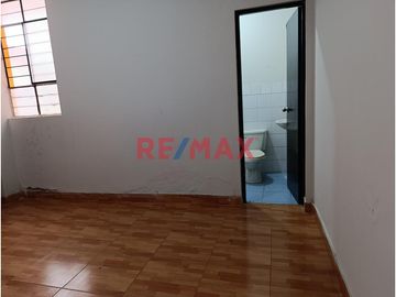 🏡 ¡OCASIÓN ÚNICA EN TRUJILLO!

¿Buscas una propiedad amplia, versátil y lista para seguir construyendo? ¡Esta es tu oportunidad!
📍 Ubicada en Centr