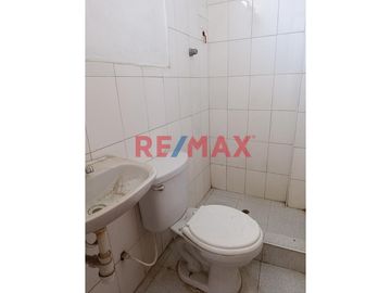 🏡 ¡OCASIÓN ÚNICA EN TRUJILLO!

¿Buscas una propiedad amplia, versátil y lista para seguir construyendo? ¡Esta es tu oportunidad!
📍 Ubicada en Centr