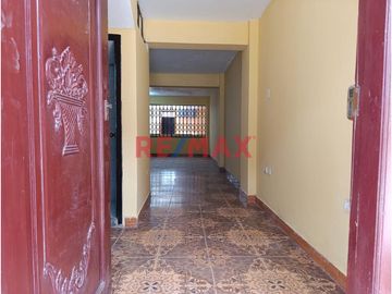 🏡 ¡OCASIÓN ÚNICA EN TRUJILLO!

¿Buscas una propiedad amplia, versátil y lista para seguir construyendo? ¡Esta es tu oportunidad!
📍 Ubicada en Centr