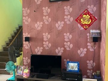 Rumah 2 Lantai di Cluster Aralia Harapan Indah Bekasi