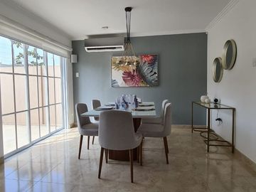 Venta de Casa en Urb. Casa Laguna, cerca del C.C Plaza Batan, Via a Samborondon