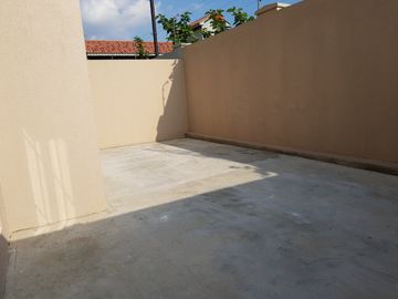 Venta de Casa en Urb. Casa Laguna, cerca del C.C Plaza Batan, Via a Samborondon