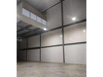 SEA SEA CONFIABLE VENDE OFIBODEGA EN MILLA 8