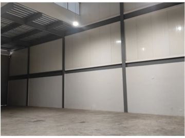 SEA SEA CONFIABLE VENDE OFIBODEGA EN MILLA 8