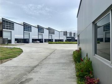SEA SEA CONFIABLE VENDE OFIBODEGA EN MILLA 8